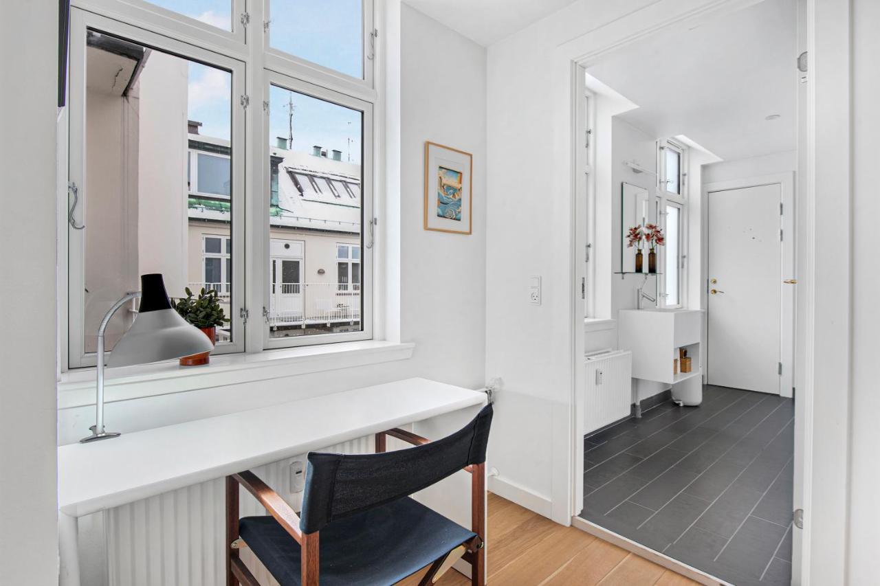 Sanders Monarch - Charming One-Bedroom Apartment With Two Balconies Koppenhága Kültér fotó
